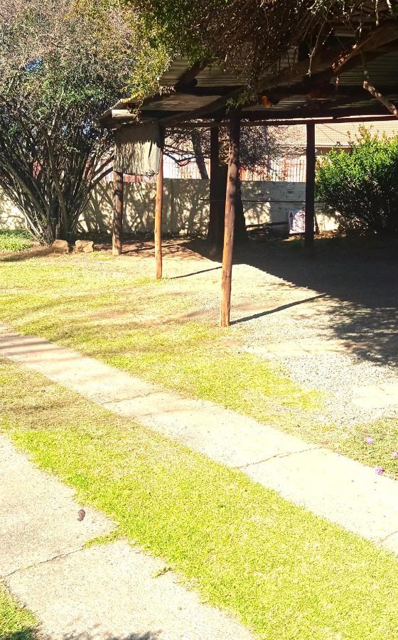 Rheola'S Guest Cottage Harrismith ภายนอก รูปภาพ